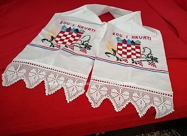 Bog i Hrvati peskir svatovski