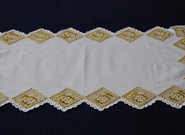 Nadstolnjak ukrasen zlatovezom 2