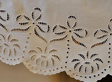 svatovska-kecelja-slingana-detalj-2