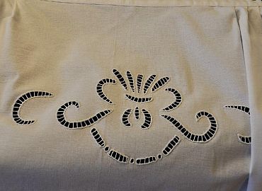 svatovska-kecelja-slingana-detalj